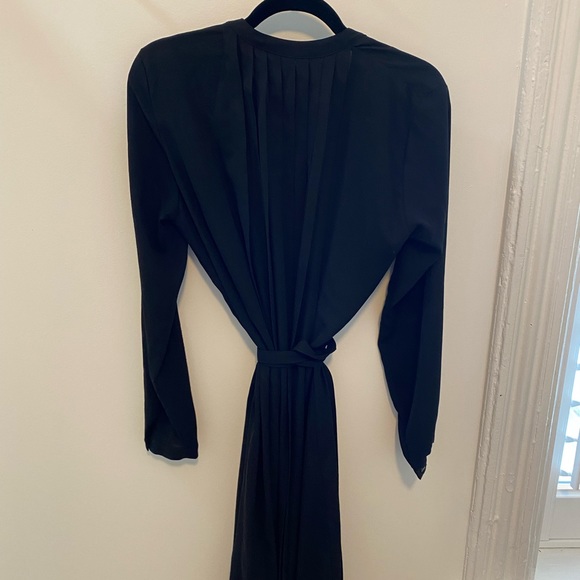 Uniqlo pleated dress. - Picture 3 of 4